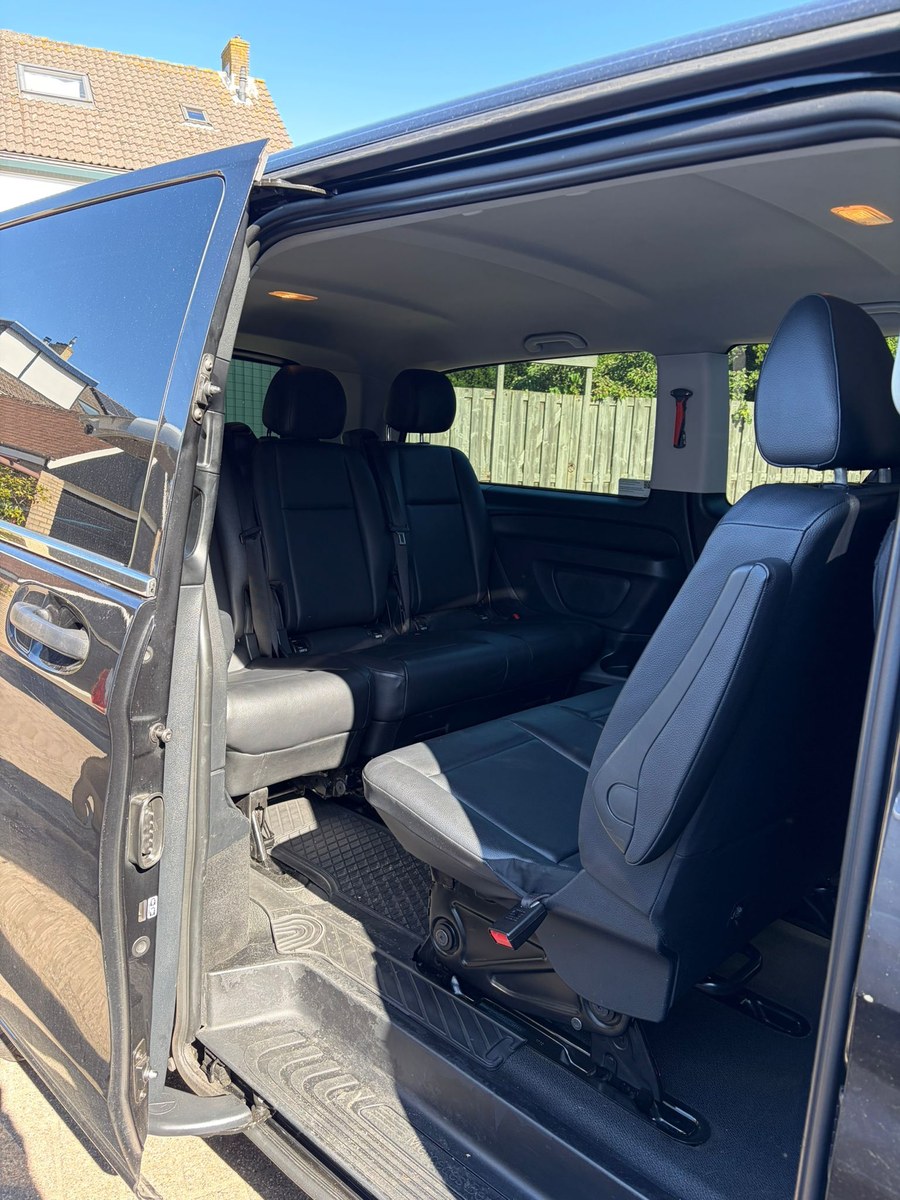 Interieur van de taxibus van Voorne Taxilijn